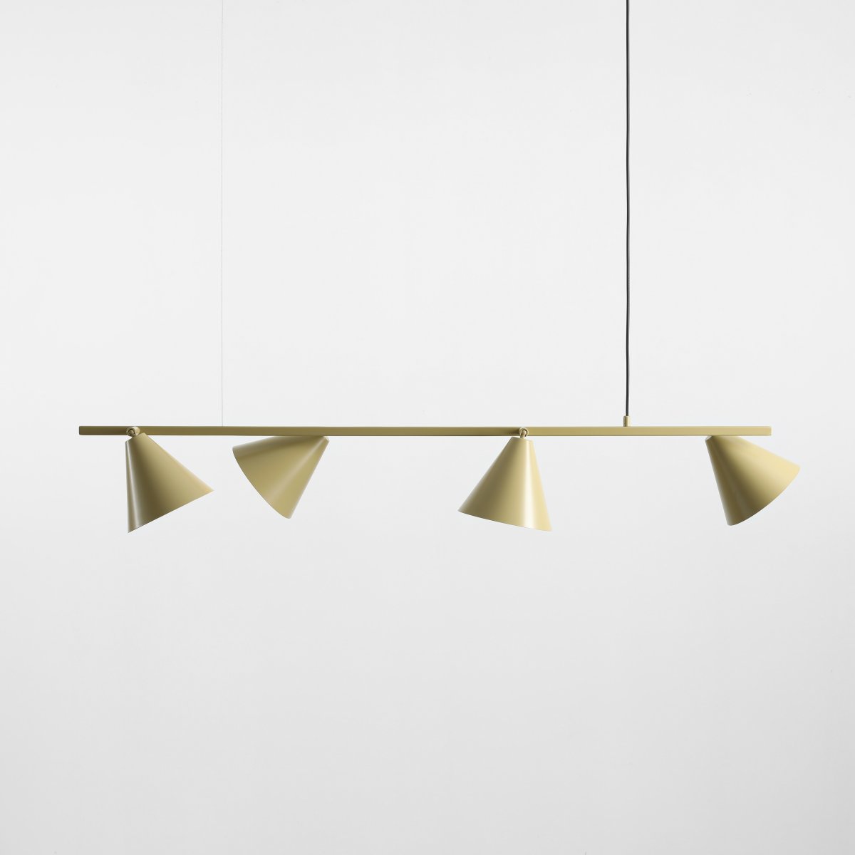 Form 120cm Pistage taklampa från Artera - Form &auml;r en modern takpendel i metall med en stilren och lekfull design.