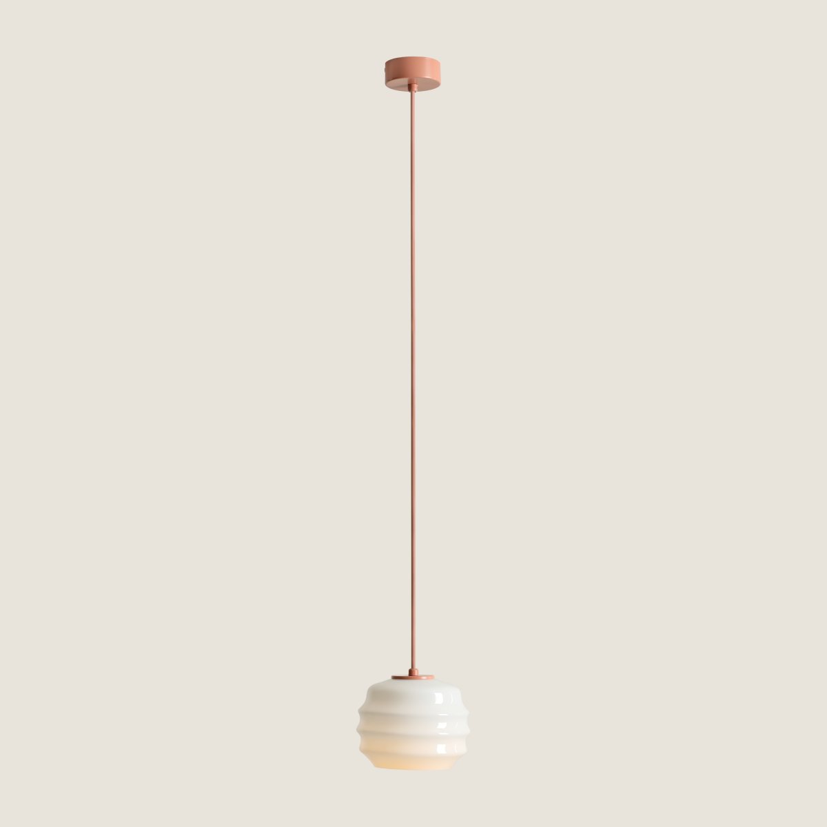 Puff Ø16 Korall taklampa från Artera - Puff &auml;r en charmig takpendel som kombinerar mjuka former med en modern och stilren design.