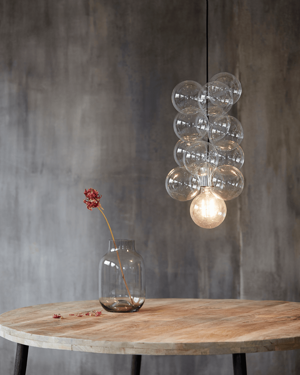 DIY Ø30 Transparent taklampa från House Doctor - Lampan best&aring;r av 12 genomskinliga glaskulor med en diameter p&aring; 12cm som &auml;r sammanfogade s&aring; att de skapar en fantastisk och modern lampa.