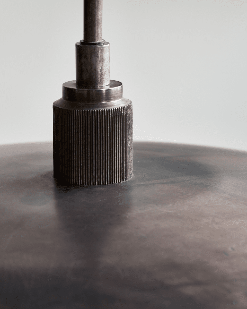 Boston Ø60 Antikbrun taklampa från House Doctor - Den kommer helt klart skapa en mysig atmosf&auml;r f&ouml;r middagar och br&auml;dspel med v&auml;nner och familj.