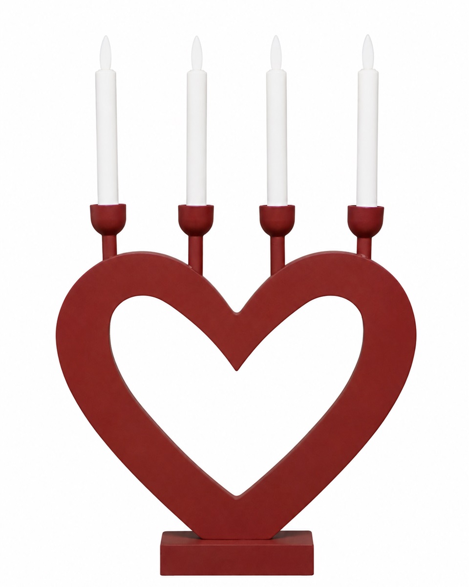 Hjärta Röd från Pixie Design - En dekorativ ljusstake i tr&auml; formad som ett hj&auml;rta, med fyra ljus som sprider ett st&auml;mningsfullt sken.