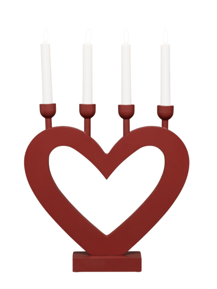 Hjärta Röd från Pixie Design - En dekorativ ljusstake i tr&auml; formad som ett hj&auml;rta, med fyra ljus som sprider ett st&auml;mningsfullt sken.