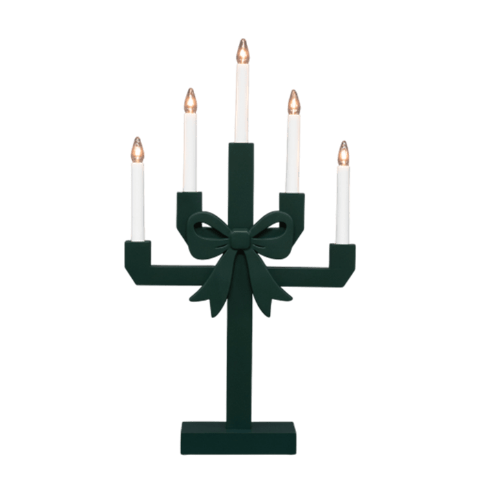 Kerstin Mörkgrön från Pixie Design - Kerstin &auml;r en dekorativ ljusstake i tr&auml;, m&aring;lad i m&ouml;rkgr&ouml;nt och utsmyckad med en stor rosett som ger den ett charmigt och lekfullt uttryck.
