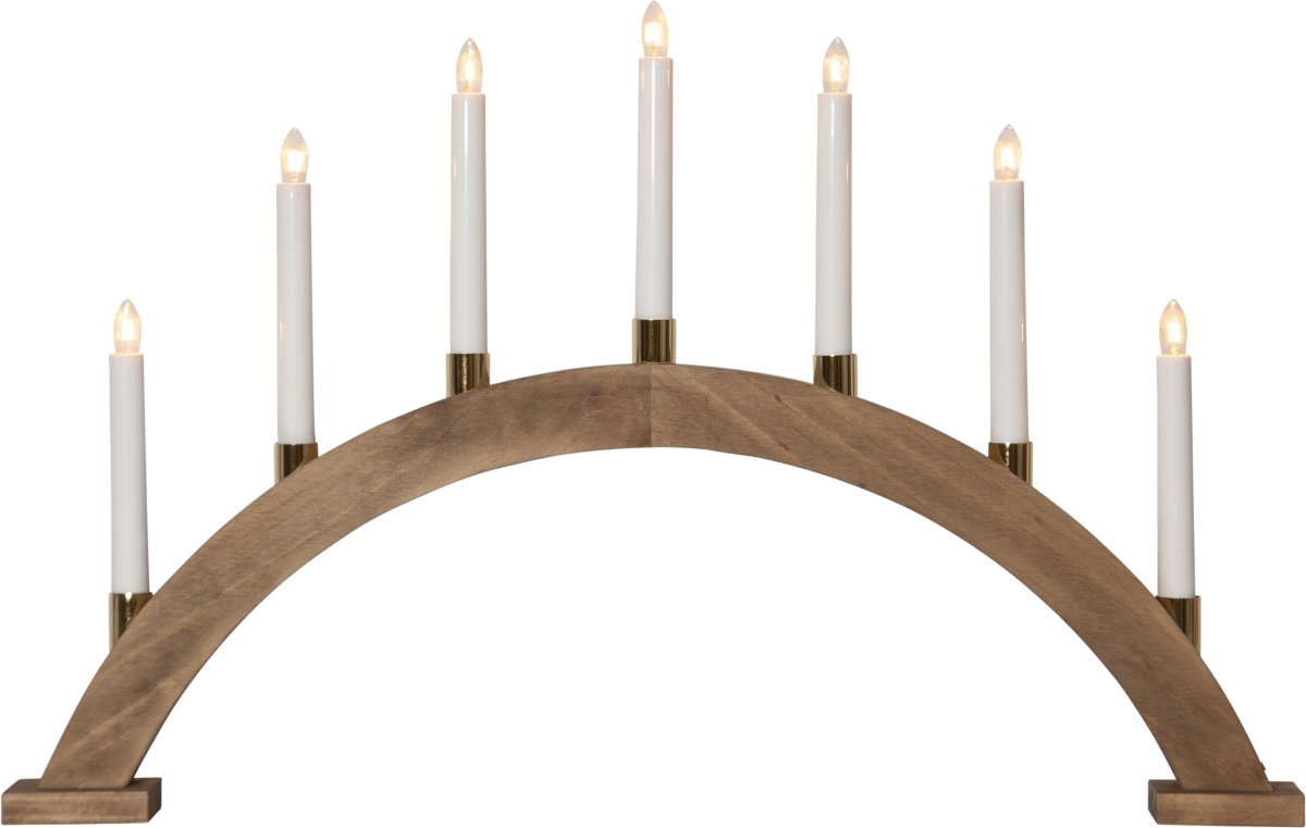 Gillian Brun från Star Trading - Brun betsad b&aring;gformad tr&auml;ljusstake med m&auml;ssing belagda ljush&aring;llare.