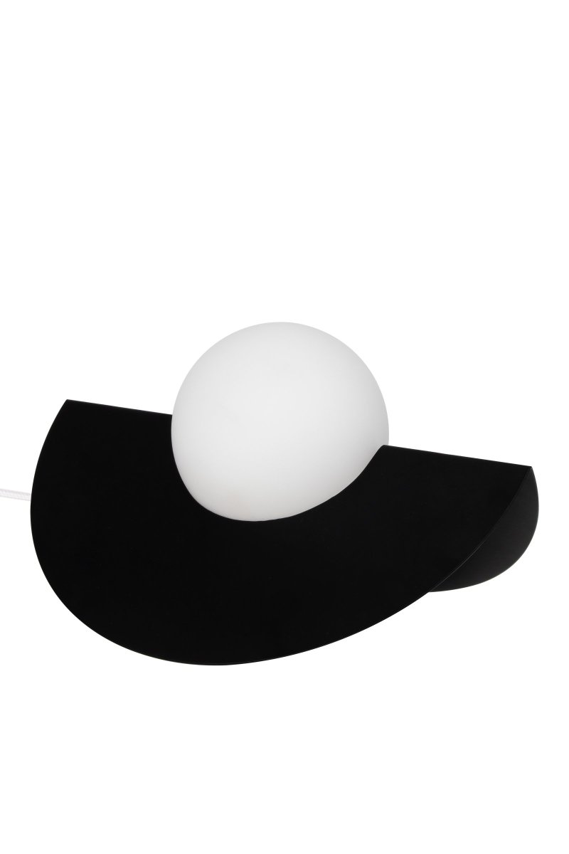 Roccia 17cm Svart bordslampa från Globen Lighting - Roccia &auml;r en l&auml;ttplacerad och n&auml;tt lampa som g&ouml;r sig perfekt p&aring; byr&aring;n eller i bokhyllan.