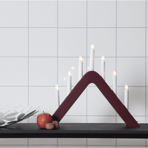 Jarve Röd från Star Trading - Adventsljusstake tillverkad i tr&auml;, m&aring;lad i r&ouml;d f&auml;rg.