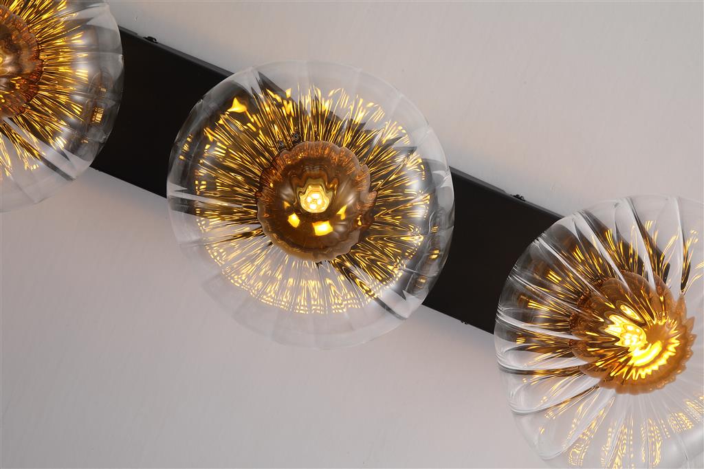 Sunbeam 52cm Transparent/svart vägglampa från Searchlight - De runda, ribbade sk&auml;rmarna i transparent glas har en vackert b&auml;rnstensf&auml;rgad kupa inuti som skapar liv och struktur, samtidigt som ljuset sprids mjukt och behagligt i rummet.