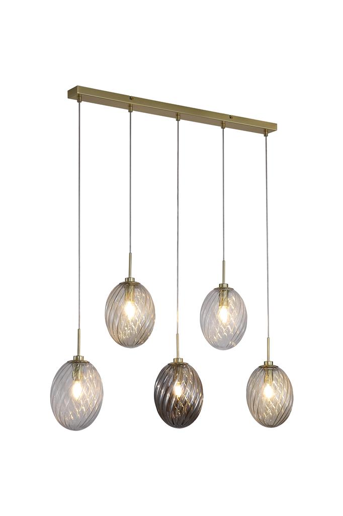 Whirl 92cm Mässing taklampa från Searchlight - De virvlande ribborna i glaset skapar struktur och en levande ljusspridning som ger rummet en mjuk och inbjudande atmosf&auml;r.