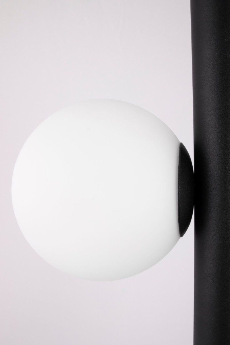 Pearl 70cm Svart taklampa från Globen Lighting - Kabell&auml;ngden &auml;r justerbar vilket g&ouml;r att du kan h&auml;nga lamporna p&aring; rad eller p&aring; olika niv&aring;er beroende p&aring; vilket uttryck du &ouml;nskar.