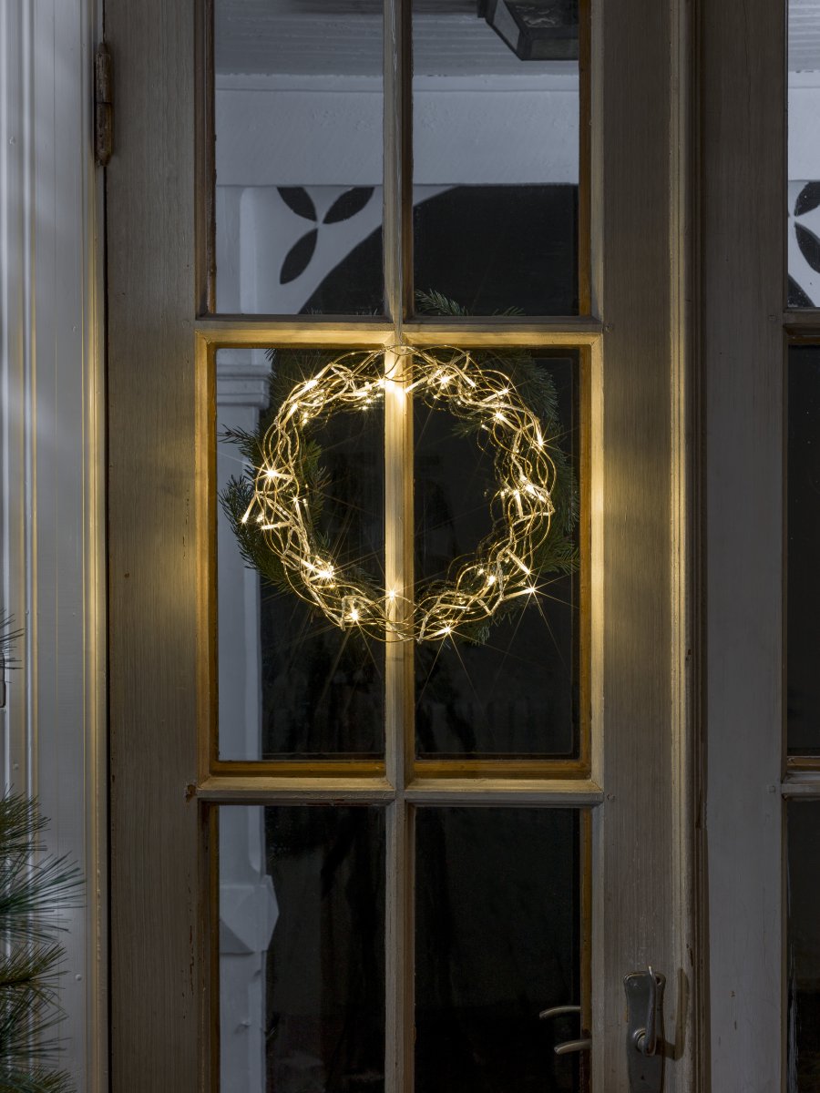 Krans LED Ø30 Guld från Konstsmide - En dekorativ LED-krans som sprider ett varmt och st&auml;mningsfullt sken i hemmet.