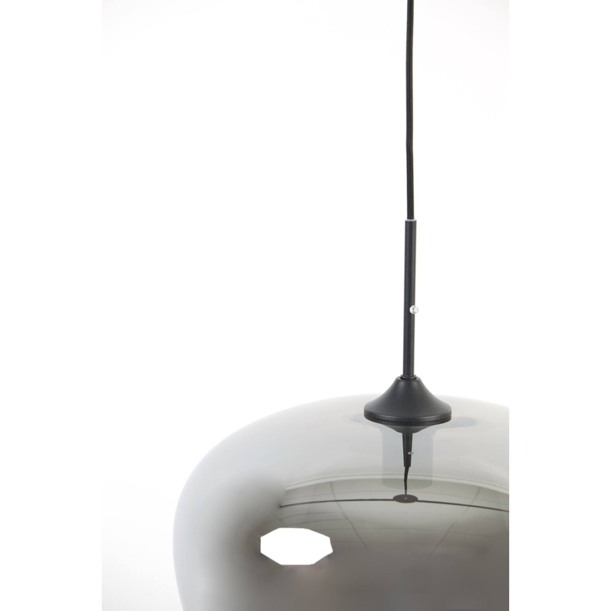 Mayson Ø40 Rökfärgad taklampa från Light & Living - Mayson &auml;r en elegant och stilren takpendel med en sk&auml;rm i r&ouml;kf&auml;rgat glas, vilket ger ett mjukt och behagligt ljus.