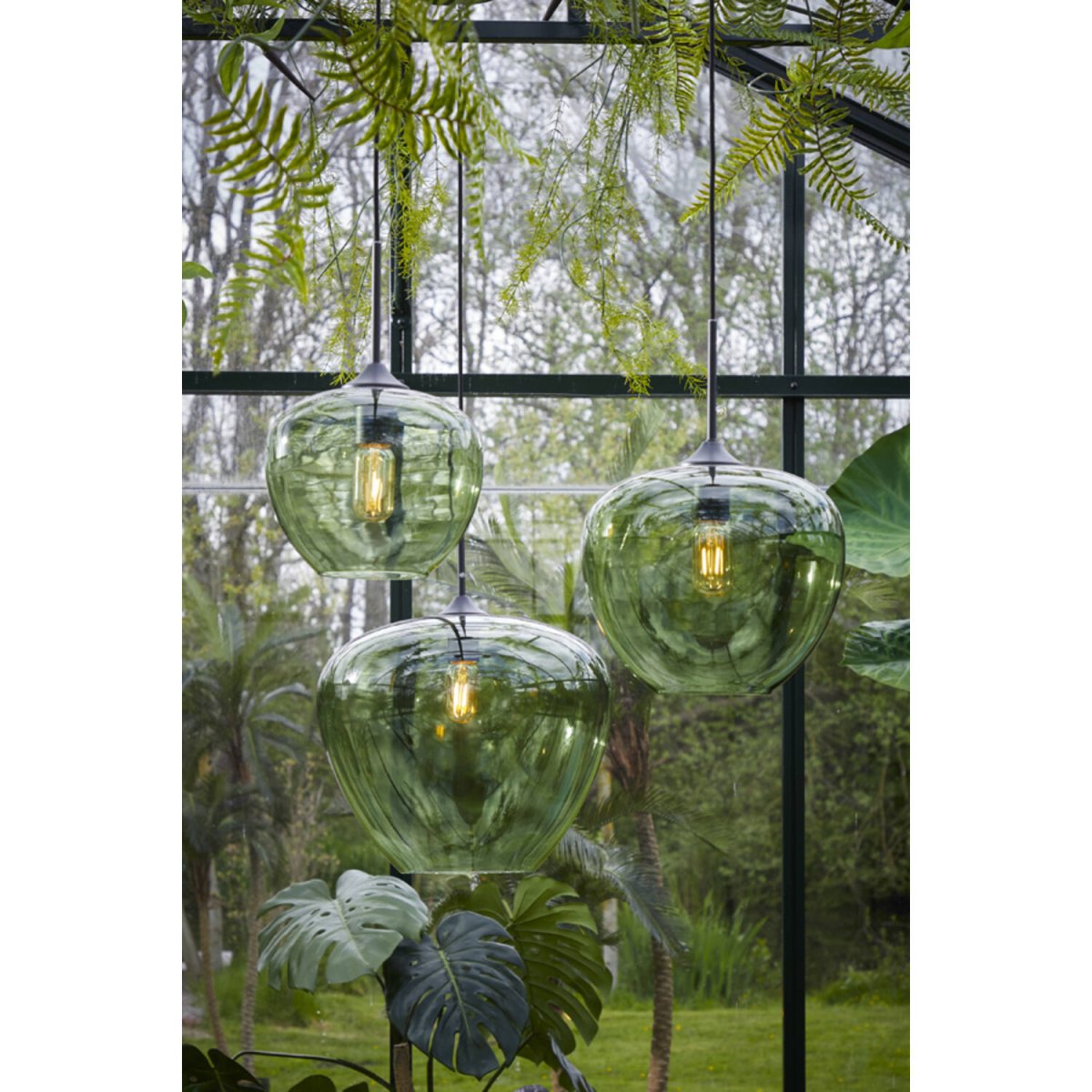 Mayson Ø40 Grön taklampa från Light & Living - Mayson &auml;r en elegant och stilren takpendel med en sk&auml;rm i gr&ouml;nt glas, vilket ger ett mjukt och behagligt ljus.