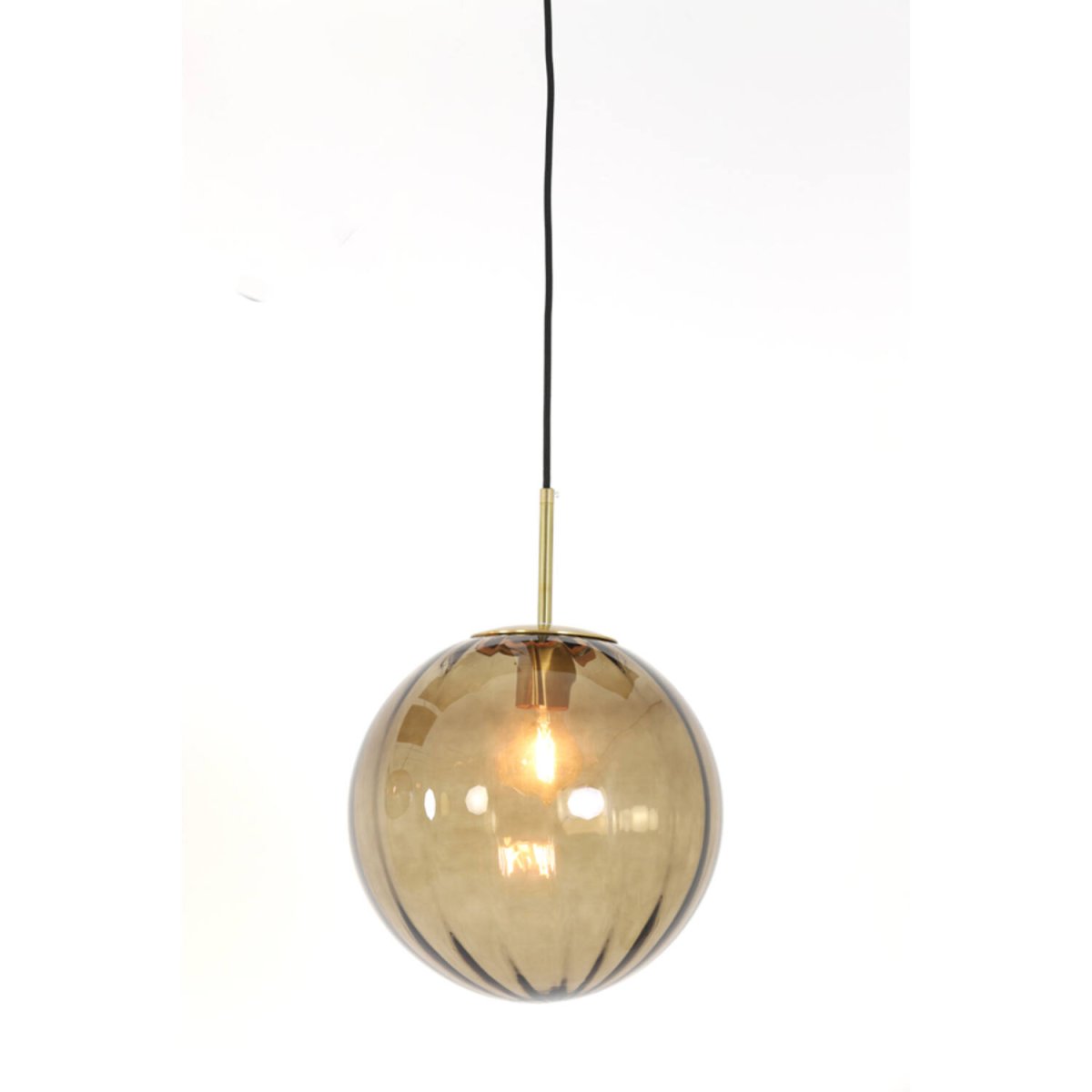 Magdala Ø30 Brun taklampa från Light & Living - Magdala &auml;r en sofistikerad och stilfull takpendel med en rund sk&auml;rm i bruntonat glas och detaljer i guldfinish.