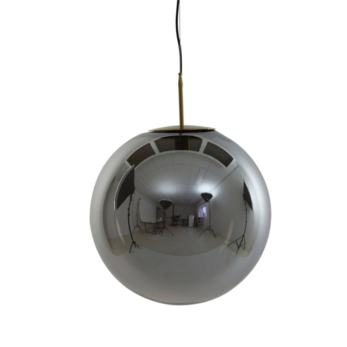 Medina Ø48 Rökfärgad taklampa från Light & Living - Medina &auml;r en sofistikerad och stilfull takpendel med en rund sk&auml;rm i r&ouml;kf&auml;rgat glas och detaljer i brons finish.