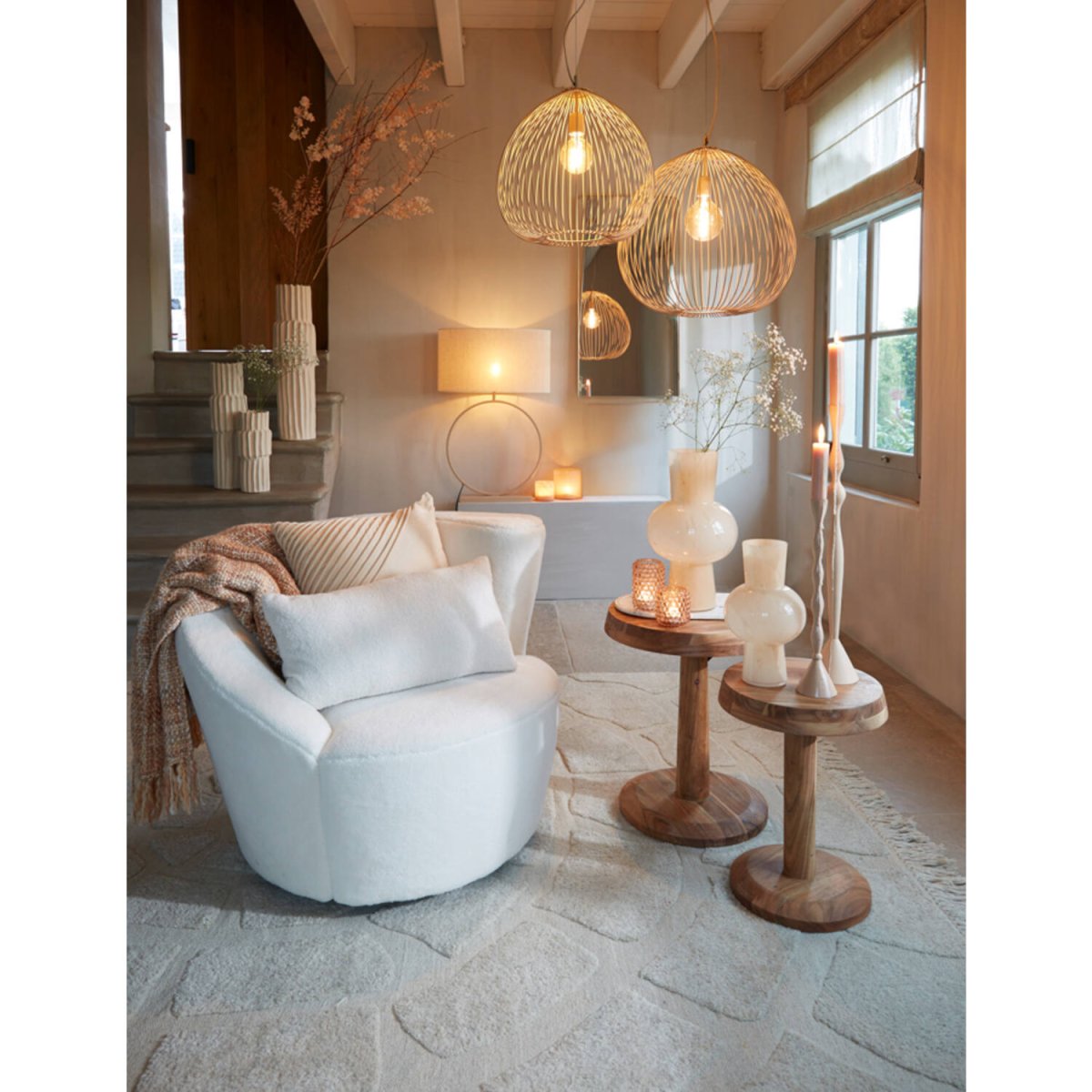 Rilana Ø45 Beige taklampa från Light & Living - Dess &ouml;ppna design skapar ett vackert ljusspel och passar perfekt i modernt och skandinaviskt inredda hem.