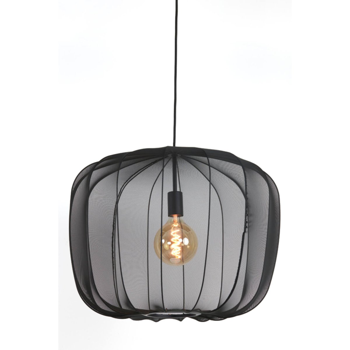 Plumeria Ø60 Svart taklampa från Light & Living - Den dekorativa sk&auml;rmen med meshtyg skapar en vacker ljusspridning i rummet n&auml;r lampan &auml;r t&auml;nd.