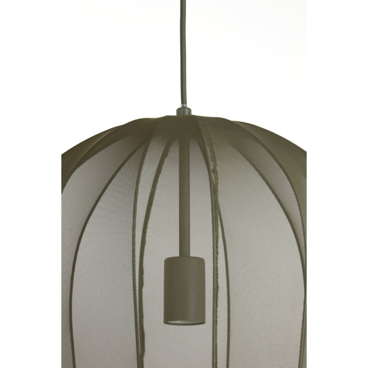 Plumeria Ø42 Mörkgrön taklampa från Light & Living - Den dekorativa sk&auml;rmen med meshtyg skapar en vacker ljusspridning i rummet n&auml;r lampan &auml;r t&auml;nd.