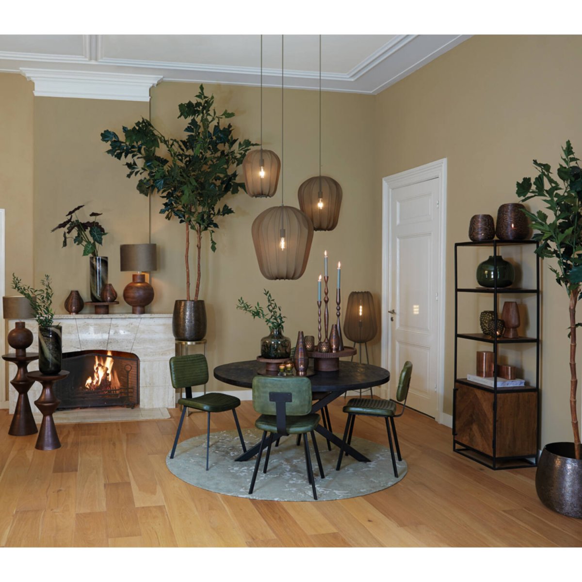 Plumeria Ø50 Mörkgrön taklampa från Light & Living - Den dekorativa sk&auml;rmen med meshtyg skapar en vacker ljusspridning i rummet n&auml;r lampan &auml;r t&auml;nd.