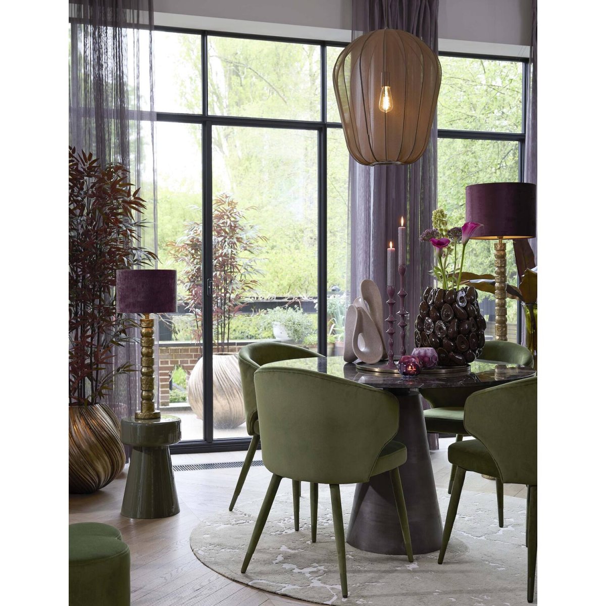 Plumeria Ø50 Mörkgrön taklampa från Light & Living - Den dekorativa sk&auml;rmen med meshtyg skapar en vacker ljusspridning i rummet n&auml;r lampan &auml;r t&auml;nd.