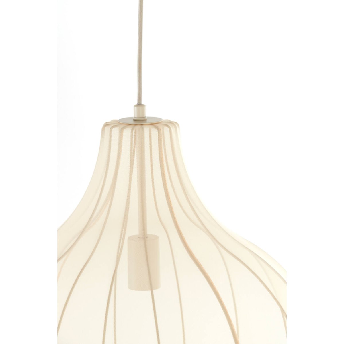 Elati Ø50 Sand taklampa från Light & Living - Elati &auml;r en stilfull takpendel i sandf&auml;rgad ton, d&auml;r den unika sk&auml;rmen i meshtyg skapar ett mjukt och behagligt ljus.