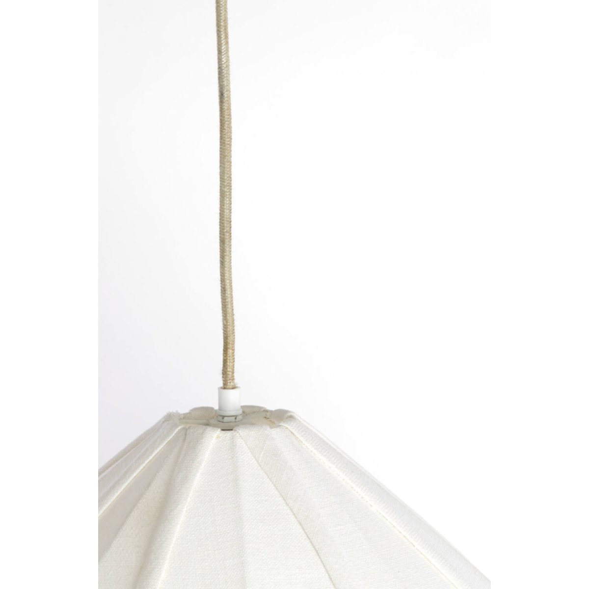 Zubeda Ø50 Krämvit taklampa från Light & Living - Zubeda har en mjuk och elegant form, kl&auml;dd i kr&auml;mvit textil som ger en varm och behaglig ljusspridning.