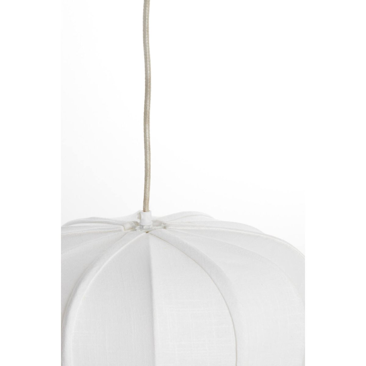 Zubedo Ø40 Krämvit taklampa från Light & Living - Zubedo har en mjuk och elegant form, kl&auml;dd i kr&auml;mvit textil som ger en varm och behaglig ljusspridning.
