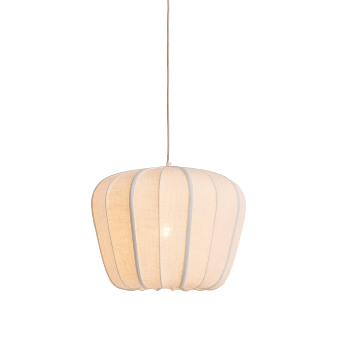 Zubedo Ø50 Krämvit taklampa från Light & Living - Zubedo har en mjuk och elegant form, kl&auml;dd i kr&auml;mvit textil som ger en varm och behaglig ljusspridning.