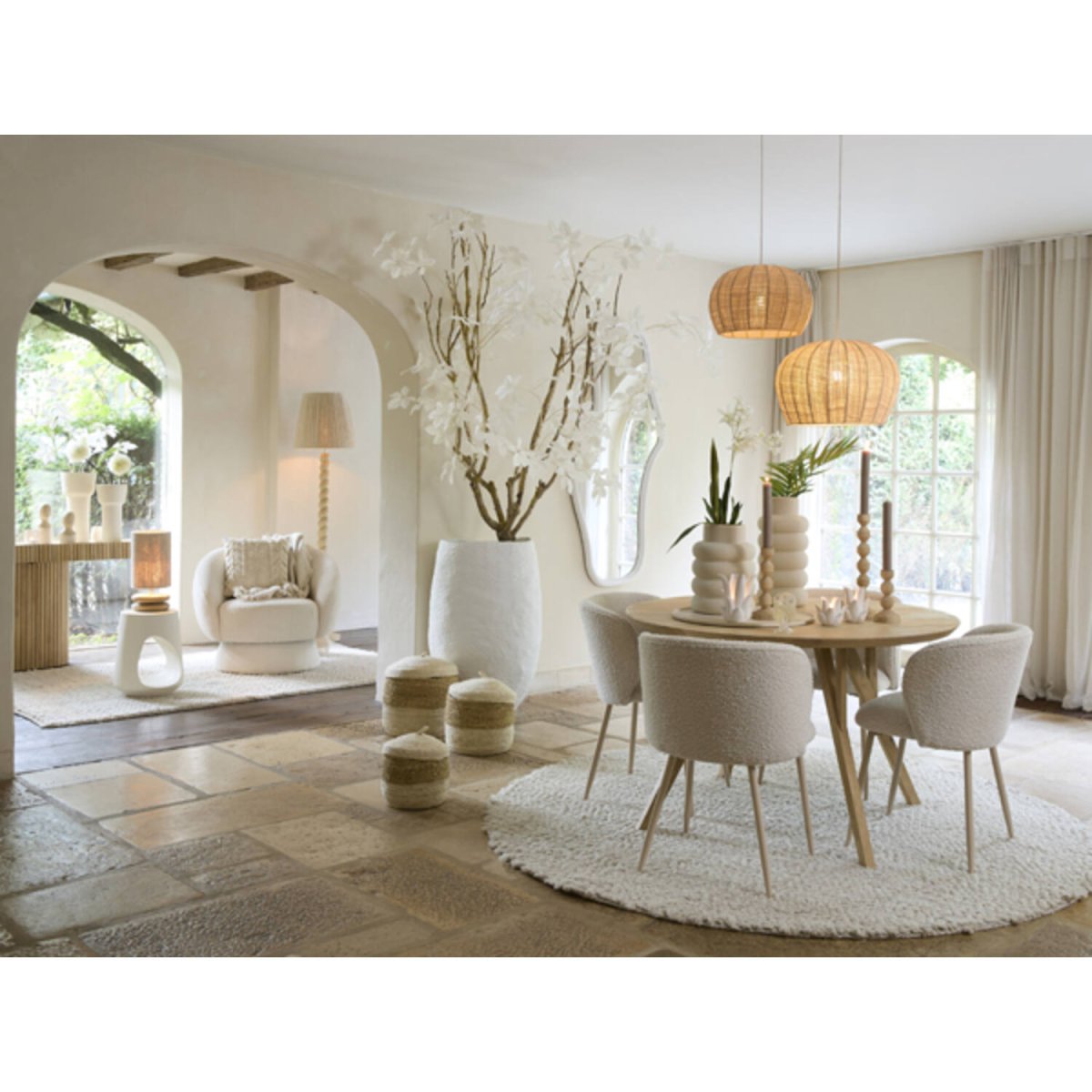 Rafaella Ø42 Natur taklampa från Light & Living - Den skapar ett varmt och behagligt ljus och passar perfekt i hem med naturliga och jordn&auml;ra inredningsstilar.