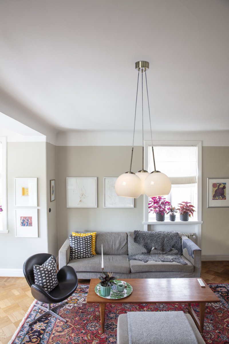 Salle Ø45 Antikmässing taklampa från Cottex - Varje glaskupa har en diameter p&aring; 23 cm, vilket ger lampan en mjuk och elegant framtoning.