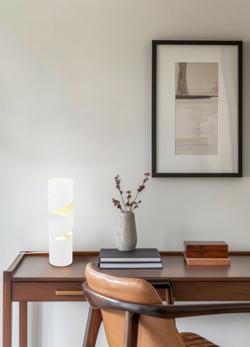 Stream 35cm Vit bordslampa från Trio Lighting - Stream &auml;r en modern och elegant bordslampa som f&aring;ngar blicken med sin unika spiralformade design.