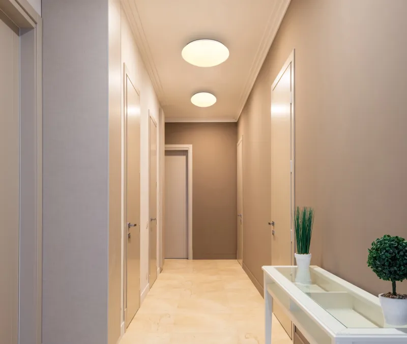 Patricia Ø35 Vit plafond från Globo Lighting - Denna plafond &auml;r det perfekta valet f&ouml;r dig som vill skapa en inbjudande atmosf&auml;r med smart och elegant belysning.