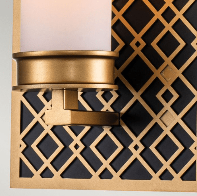 Ziggy 34cm Guld badrumslampa från Elstead Lighting - Ziggy v&auml;gglampa har en stilren kupa i vitt opalglas och ett dekorativt v&auml;ggf&auml;ste i svart metall med detaljer i lackerad guldf&auml;rg.