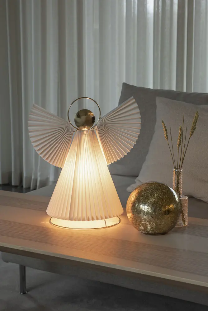 Pappersängel Vit från Konstsmide - Skapar en lugn och varm st&auml;mning i hemmet under advent och jul.