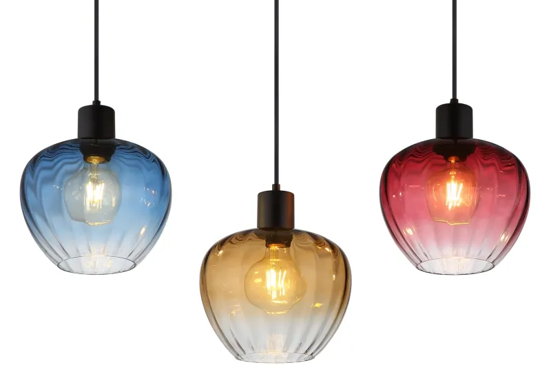 Toy 108cm Flerfärgad taklampa från Globo Lighting - Varje glas finns i en av fyra levande f&auml;rger &ndash; r&ouml;d, bl&aring;, b&auml;rnsten och r&ouml;k &ndash; vilket skapar en harmonisk ljusst&auml;mning och ger rummet imponerande f&auml;rgaccenter.