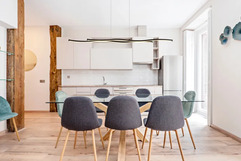 Boyd 110cm Svart taklampa från Globo Lighting - Ge ditt hem en modern touch med denna stilrena taklampa och njut av den perfekta balansen mellan design och funktion.