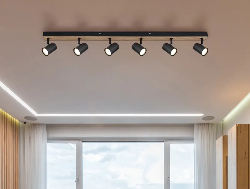 Robby 6 Natur spotlight från Globo Lighting - Robby &auml;r en&nbsp;stilren&nbsp;takspotlight som imponerar med sin eleganta design i mattsvart metall och MDF i tr&auml;-look.