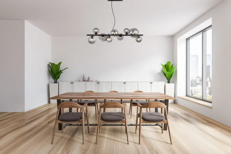 Riha 87cm Rökfärgad taklampa från Globo Lighting - Lampan &auml;r av mattsvart metall och ger ditt hem en lyxig och inbjudande atmosf&auml;r.