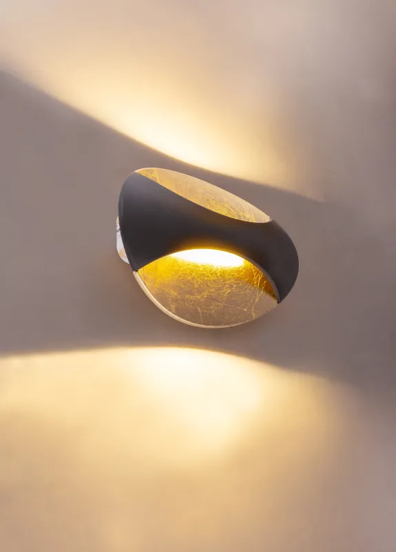 Alexandra 21cm Guld vägglampa från Globo Lighting - Den medf&ouml;ljande 6W LED-lampan ger en behaglig belysning med 230 lumen och en varm ljusf&auml;rg p&aring; 3000K.