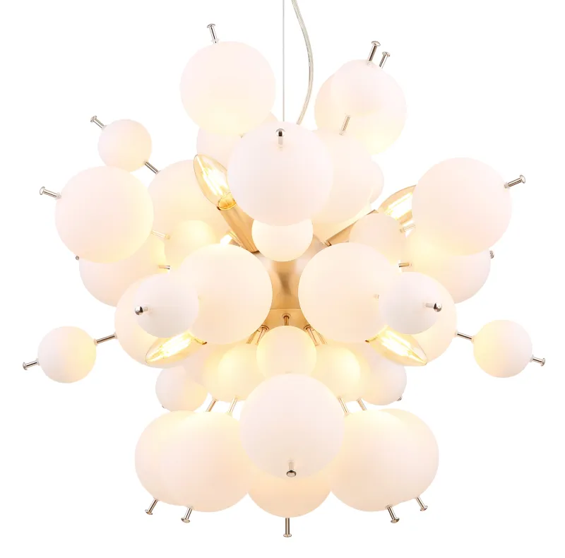 Udo Ø55 Vit taklampa från Globo Lighting - Dess unika design imponerar med en rund form d&auml;r eleganta metallst&auml;nger sammanl&auml;nkas med dekorativa kulor i olika storlekar.