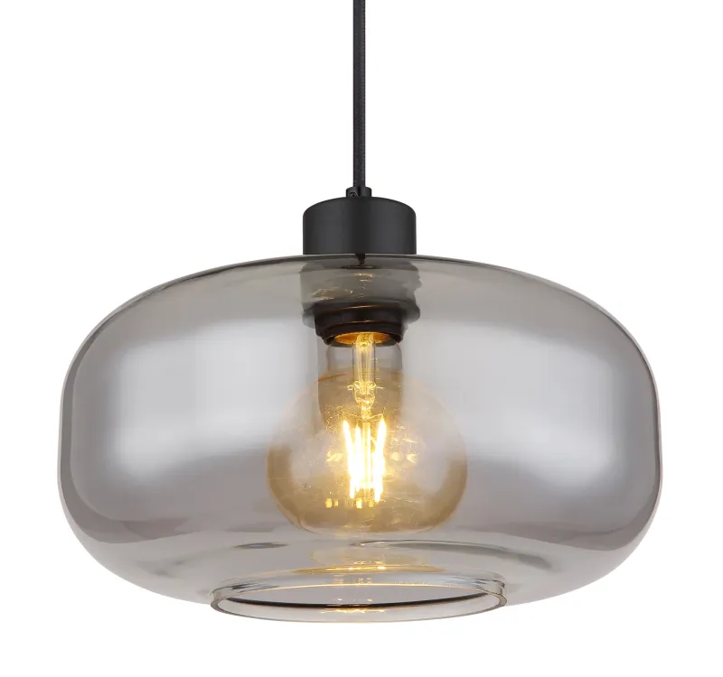 Giuseppe Ø28 Rökfärgad taklampa från Globo Lighting - Lampan &auml;r tillverkad av svart metall och har en vackert formad r&ouml;kf&auml;rgad glassk&auml;rm.
