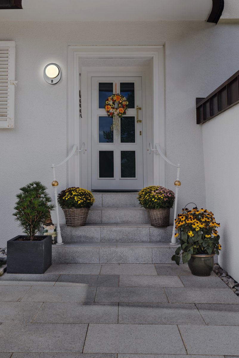 Disc Sensor Stål utelampa från Ledvance - Disc Sensor&nbsp;&auml;r en innovativ och stilfull fasadlampa som ger b&aring;de funktion och elegans till din entr&eacute; eller uteplats.