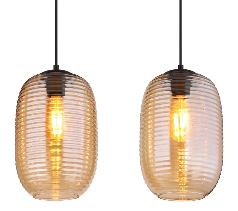 Jefrey 110cm Amber taklampa från Globo Lighting - Denna eleganta taklampa har en avl&aring;ng form och &auml;r utrustad med fyra rundade glaskupor i varm b&auml;rnstensf&auml;rg.