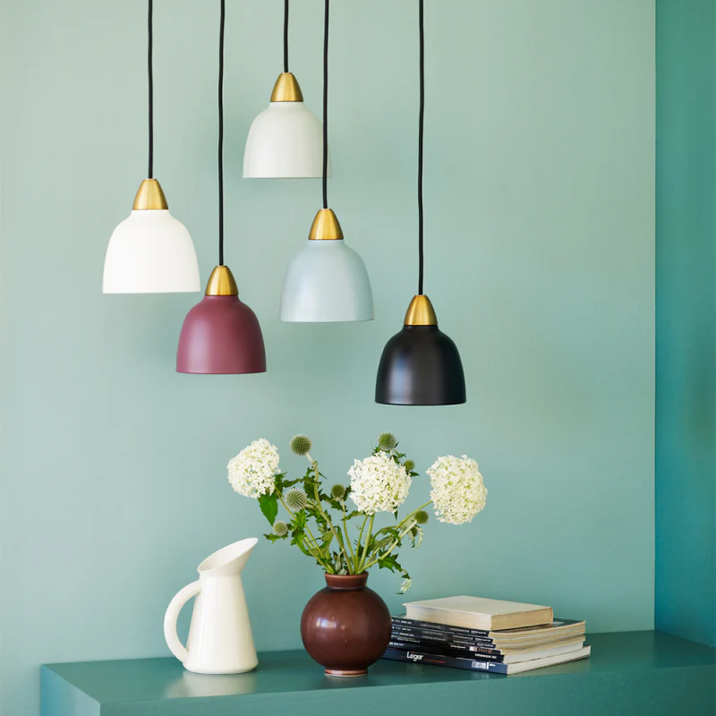 Urban Mini Ø15 Svart taklampa från Superliving - Trots sin mindre storlek levererar Urban Mini en imponerande ljusspridning och fungerar lika bra &ouml;ver k&ouml;ksb&auml;nken som i en mysig l&auml;sh&ouml;rna.