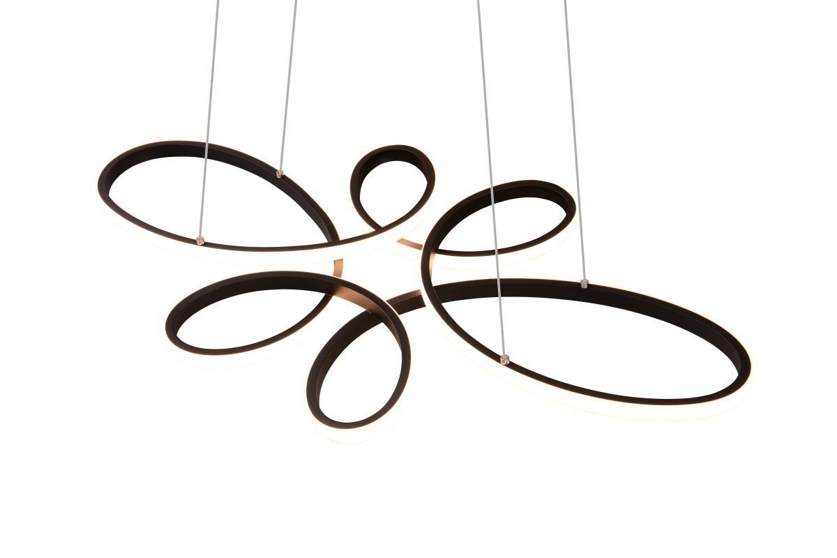 Fly 83cm Svart taklampa från Trio Lighting - Takpendeln Fly kombinerar modern design med funktionell belysning och blir en stilfull mittpunkt i matsalen.