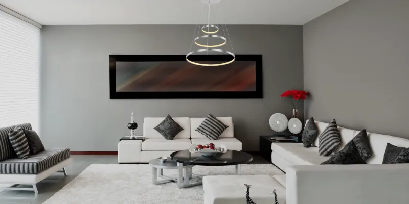 Ralph Ø50 Nickel taklampa från Globo Lighting - Designad med tre ringar och en h&ouml;jd p&aring; 120 cm, ger den ett unikt och stilrent uttryck.