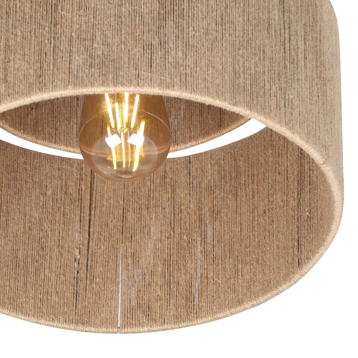 Smilla Ø30 Natur plafond från Trio Lighting - Med sin eleganta kombination av naturlig jute och svart matt metall balanserar Smilla rustik charm med modern design &ndash; en perfekt detalj f&ouml;r en stilfull och harmonisk inredning.