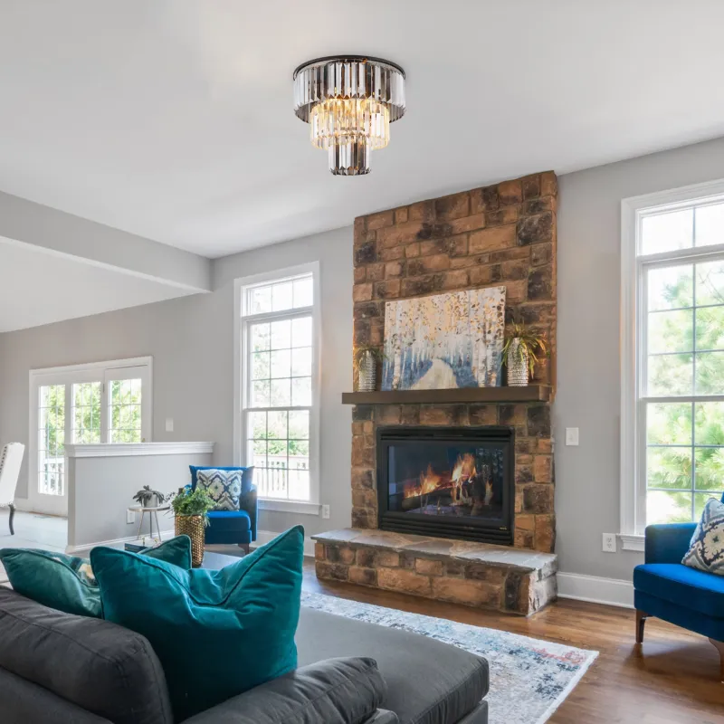 Naxis Ø40 Rökfärgad plafond från Globo Lighting - Naxis &auml;r en vacker plafond tillverkad av mattsvart metall och &auml;r smyckad med kristaller i r&ouml;kf&auml;rgat och klart glas.