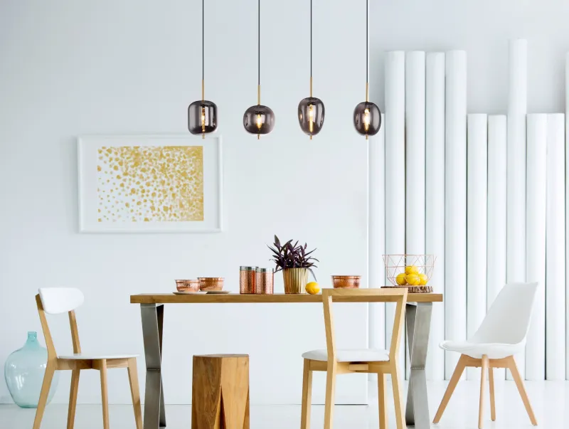 Blacky 110cm Mässing taklampa från Globo Lighting - Blacky takpendel &auml;r perfekt att placera &ouml;ver ett matbord och ger en j&auml;mn och behaglig belysning.