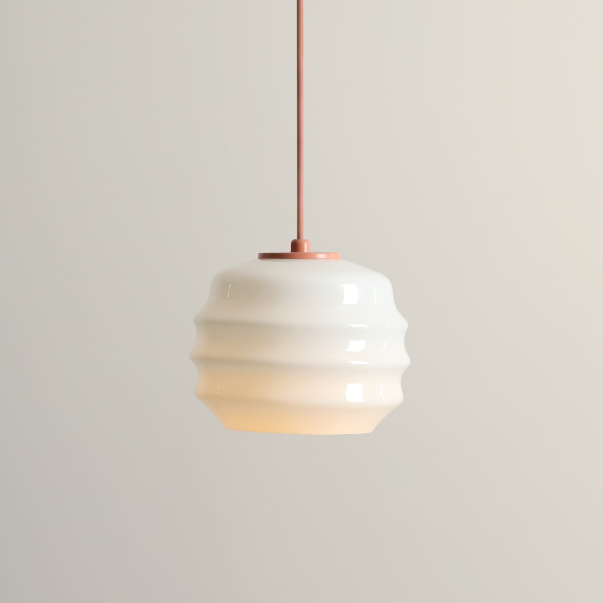 Puff Ø16 Korall taklampa från Artera - Puff &auml;r en charmig takpendel som kombinerar mjuka former med en modern och stilren design.