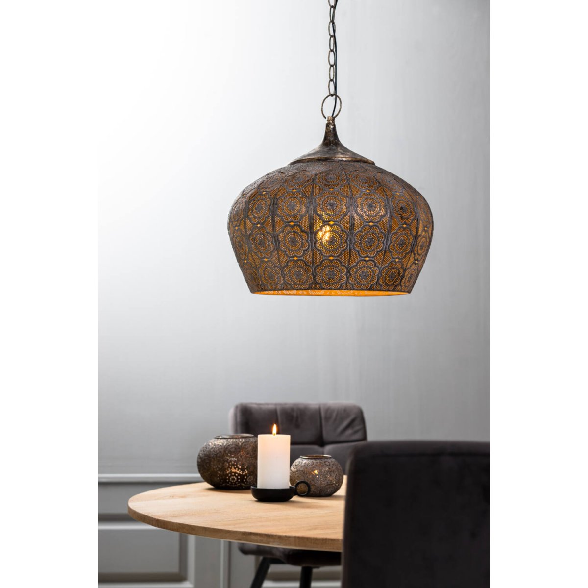 Emine Ø43 Brons taklampa från Light & Living - Emine &auml;r en elegant taklampa i metall med en brunguldig finish och ett detaljerat stansat m&ouml;nster.